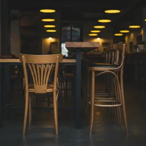Kursi Bar vs Kursi Kafe: Mana yang Tepat?