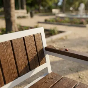 Bangku Taman Rangka Besi Slat Kayu dengan Sandaran [5]
