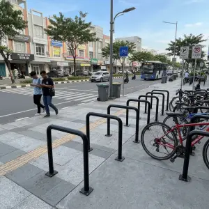 Bike Rack Besi Finishing Powder Coat Hitam [2]
