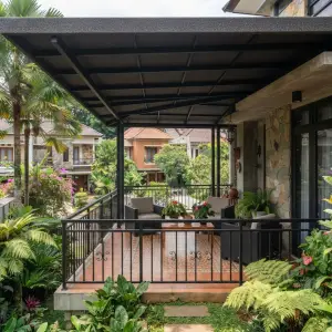 Kanopi Balkon Baja Hitam Atap Panel Datar Gaya Tropis Modern