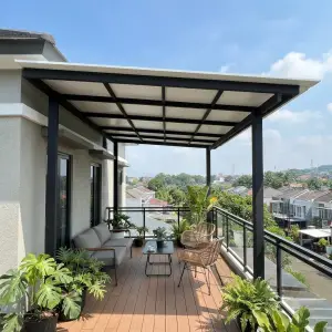 Kanopi Balkon Rangka Besi Hollow Atap Polycarbonate