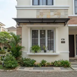 Kanopi Jendela Besi Hollow Atap Polycarbonate
