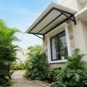 Kanopi Jendela Rangka Besi Hollow Atap Gelombang Putih [4]