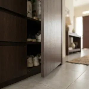Lemari Bawah Tangga dengan Laci Tarik dan Pintu Panel [3]