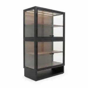 Lemari Display Kaca Dua Susun dengan Rak Kayu dan LED