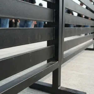 Partisi Besi Slat Horizontal Freestanding [4]