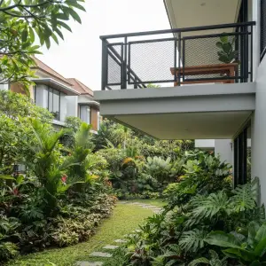 Railing Balkon Besi Hollow dengan Panel Expanded Mesh