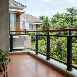 Railing Balkon Besi Hollow Handrail Kayu Modern