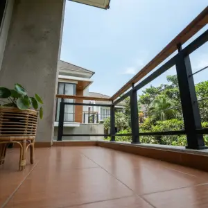 Railing Balkon Besi Hollow Handrail Kayu Modern [2]