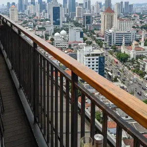 Railing Balkon Kombinasi Besi dan Kayu [2]
