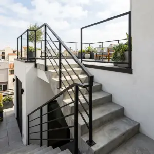 Railing Tangga Besi Hollow Finishing Powder Coat Hitam Gaya Modern Minimalis [2]