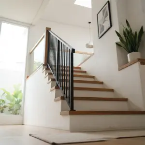 Railing Tangga Besi Hollow Kombinasi Handrail Kayu [3]