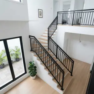 Railing Tangga Minimalis Besi Hollow Finishing Powder Coat Hitam [2]