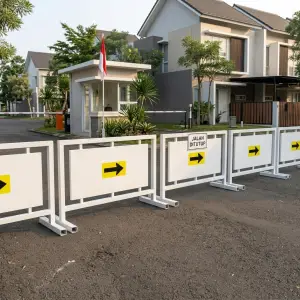 Road Barrier Besi dengan Panel Informasi Arah [4]