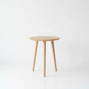 Side Table Bulat Kayu Tiga Kaki Scandinavian